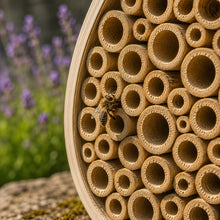 Lade das Bild in den Galerie-Viewer, Wildbienenhotel „Gartenfreund" – Handgeflochten aus Bambus & Hartholz