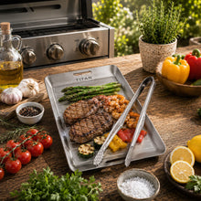 Lade das Bild in den Galerie-Viewer, TitanPure Pro — Grill-Tablett Set Camping & BBQ | PFAS-frei | Mit Zange
