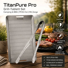 Lade das Bild in den Galerie-Viewer, TitanPure Pro — Grill-Tablett Set Camping & BBQ | PFAS-frei | Mit Zange