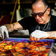 Lade das Bild in den Galerie-Viewer, Leuchtkatze – handgefertigte Lampe, die Herzen erstrahlen lässt
