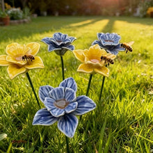 Lade das Bild in den Galerie-Viewer, Handgefertigte Bienenblüten-Tränken – Wetterfeste Keramik, Set (2)

