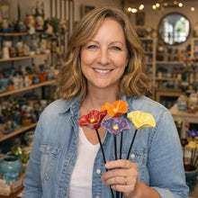 Lade das Bild in den Galerie-Viewer, Handgemachte Bienenblüten – Wetterfeste Keramik-Tränken, 4er-Set
